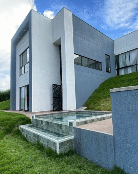 Casa inteligente para estrenar, todas las comodidades en el 💚corazón del eje cafetero, a 25 min de pereira y 45 de armenia.