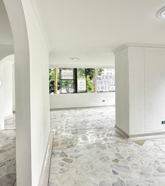 Exclusivo apartamento en el 3er piso, con ascensor directo a la propiedad y todas las comodidades que necesitas para vivir con confort y estilo.