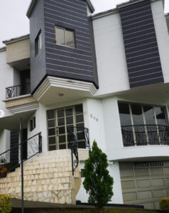 Espectacular Casa de 5 Niveles en Conjunto Residencial Monserrate – Santa Rosa de Cabal, Risaralda