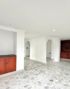 Exclusivo apartamento en el 3er piso, con ascensor directo a la propiedad y todas las comodidades que necesitas para vivir con confort y estilo.