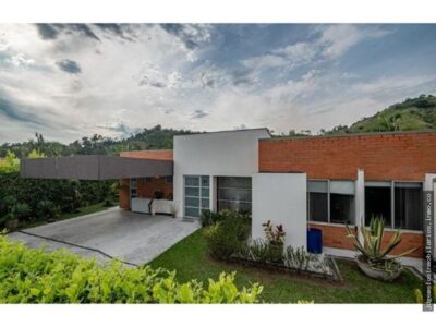 VENTA DE CASA CAMPESTRE EN CAMPIÑAS DE COMBIA