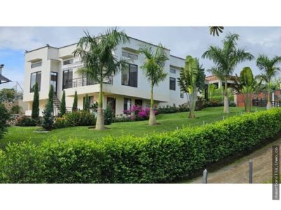 VENTA DE CASA CAMPESTRE EN LA SIERRA