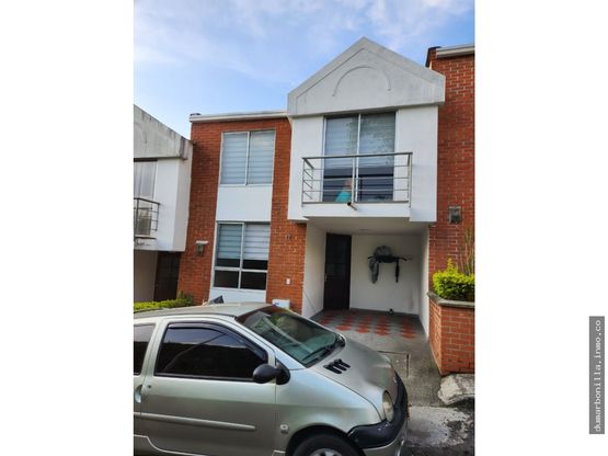 SE VENDE CASA EN CONJUNTO RESIDENCIAL CASTILLA