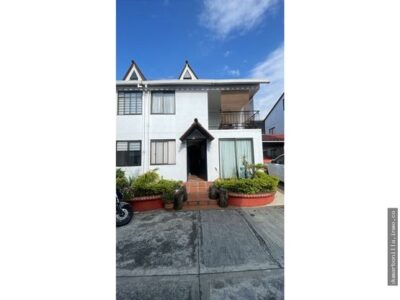 VENTA DE CASA EN CONJUNTO BOSQUES DE SANTA ELENA PEREIRA