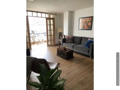 SE VENDE APARTAMENTO EN EDIFICIO CHIPRE