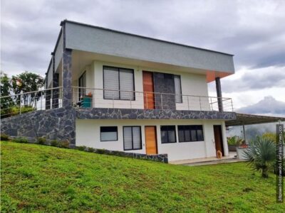 SE VENDE ESPECTULAR FINCA EN LA GRIMEA