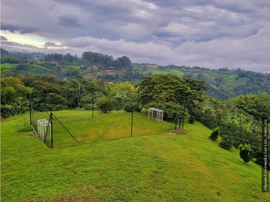 SE VENDE ESPECTULAR FINCA EN LA GRIMEA