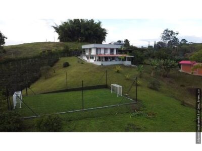 SE VENDE ESPECTULAR FINCA EN LA GRIMEA