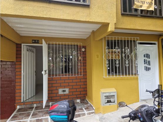 VENTA DE CASA DE DOS PISOS MAS TERRAZA EN PORTALES DE BIRMANIA