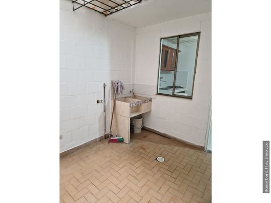 VENTA DE CASA DE DOS PISOS MAS TERRAZA EN PORTALES DE BIRMANIA