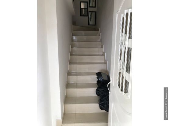 VENTA DE CASA DE DOS PISOS MAS TERRAZA EN PORTALES DE BIRMANIA