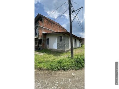 VENTA DE CASA LOTE EN SANTA ROSA
